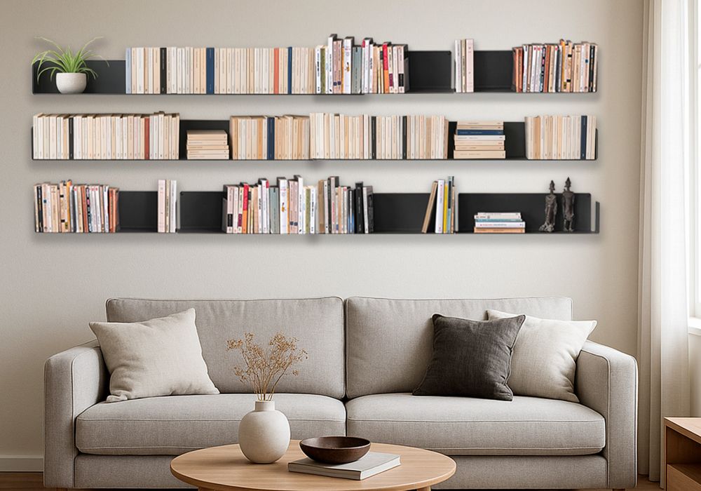 Bibliothèque murale 60 x 15 cm en acier gris, étagères bibliothèque design installées dans un salon moderne