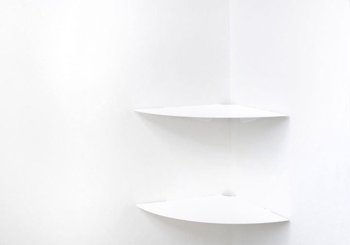 Meuble de salle de bain Premium XL Étagère d'Angle pour Salle de Bain Meuble de Rangement avec 4 Surfaces de Stockage Bois Composite 90 x 28 x 28 cm Blanc [en.casa