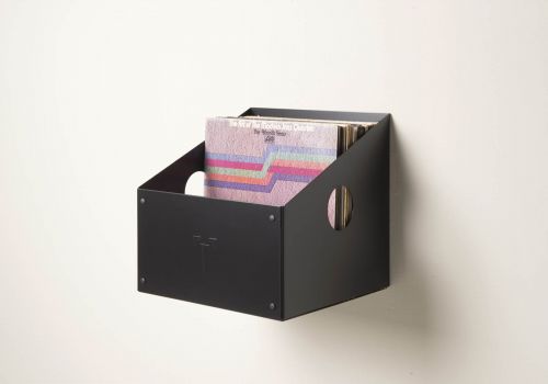 Bac à vinyle en métal noir avec disques vinyles 33 tours