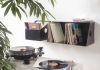 Boîte rangement vinyle sur pied en métal noir avec disques vinyles 33 tours, meuble vinyle 4 niveaux